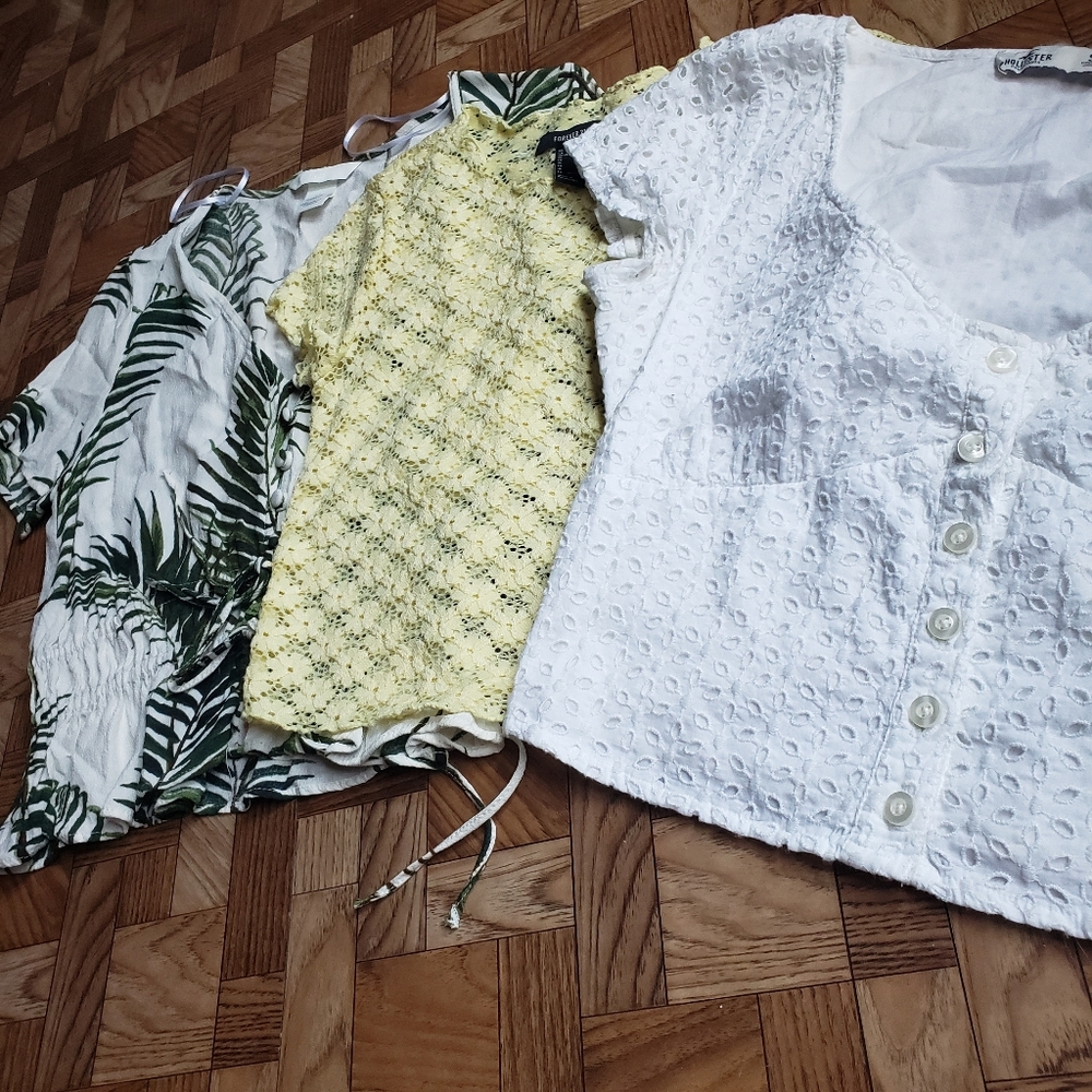 bundle of 3 crop tops